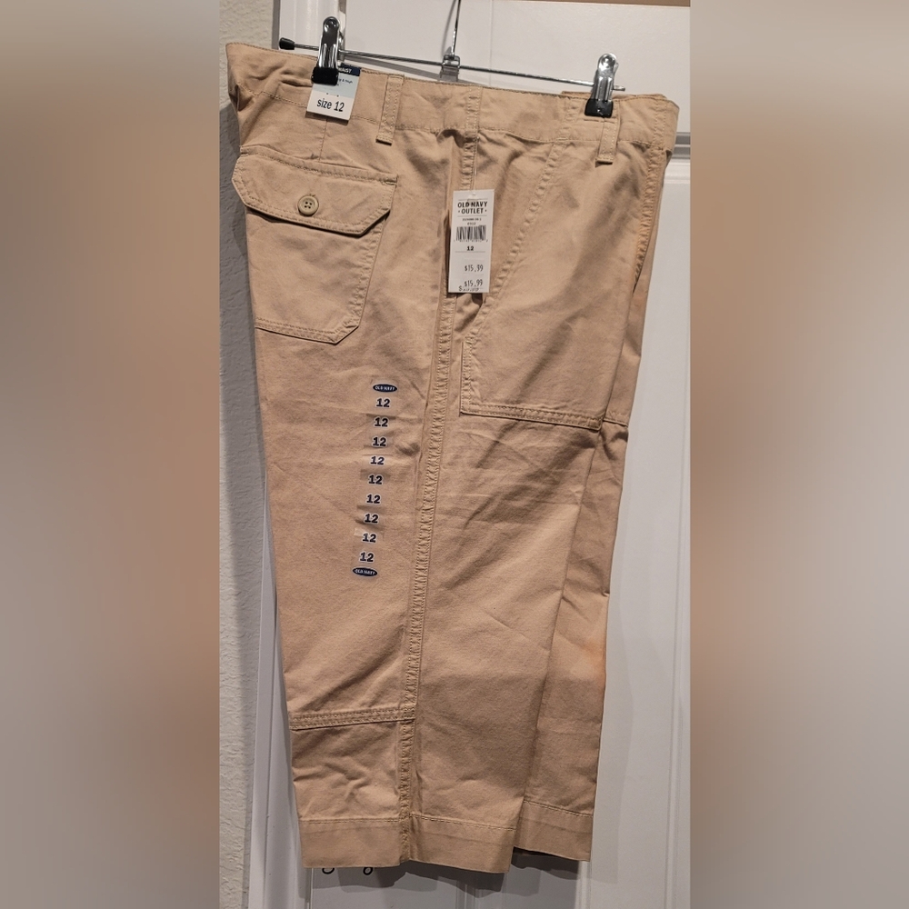 Kahki Capris